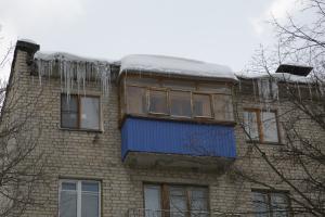 Бирюлин: В Алексине на доме № 11 по улице Героев-алексинцев не сбиты сосульки.