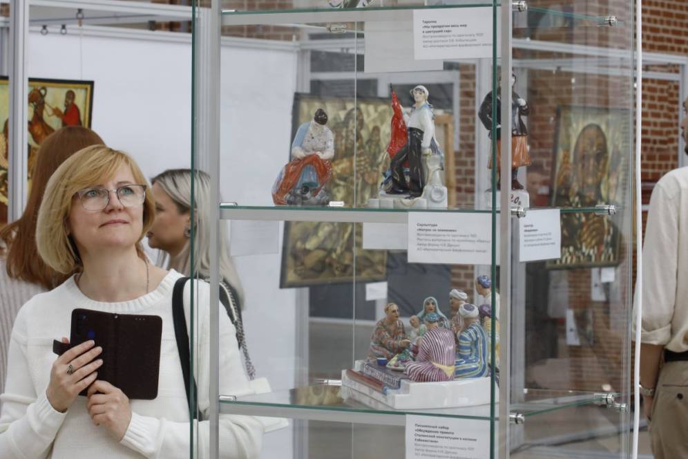 Агитационный фарфор и авангардную живопись можно увидеть в Тульском кремле