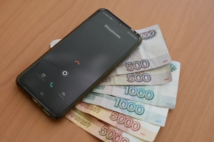 Курьер телефонных мошенников из Киреевска обвиняется в хищении у пенсионеров 675 000 рублей