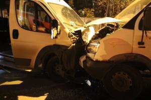 В ДТП с "автолайном" и грузовиком пострадали 8 человек .