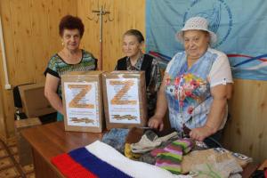 Жительницы Заокского района собрали 5 посылок для участников спецоперации на Украине.