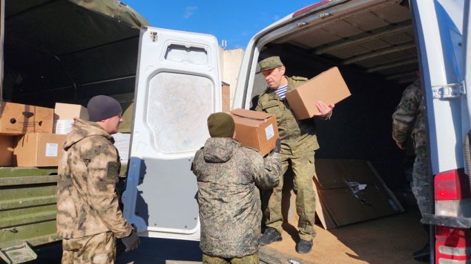 Казаки доставили в зону СВО посылки десантникам из Тульской области 
