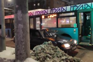 В Туле 18-й автобус попал в ДТП на проспекте Ленина.
