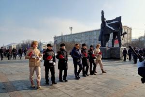 Алексей Дюмин принял участие в памятных мероприятиях на площади Победы в Туле.
