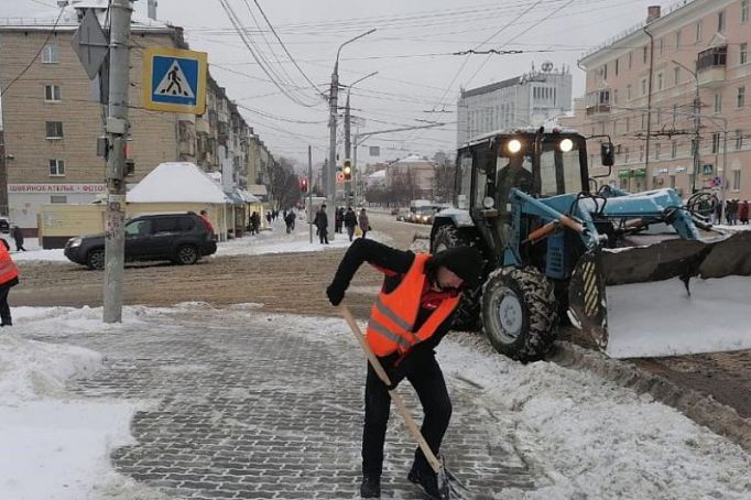  Больше 130 машин задействуют в уборке Тулы от снега