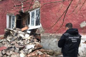Следователи установят виновных в обрушении стены дома в Киреевске.