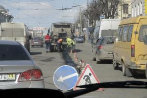 Тульская администрация требует взыскать с ремонтировавшего дороги подрядчика 22,5 млн рублей.
