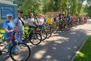 Более 30 сотрудников УФСИН пробежались по Туле на велосипедах.