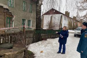Прокуратура Донского проводит проверку на месте обрушения стены жилого дома.