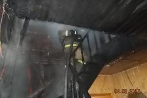 7 пожарных машин тушили дом в Тульской области.