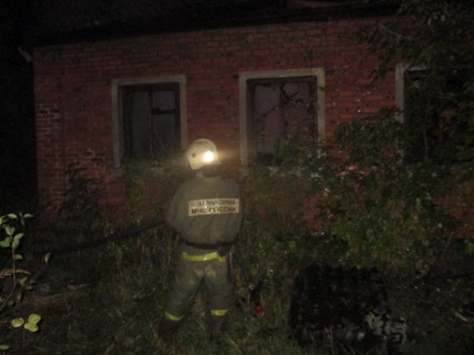 В Донском ночью горел дом, есть пострадавший