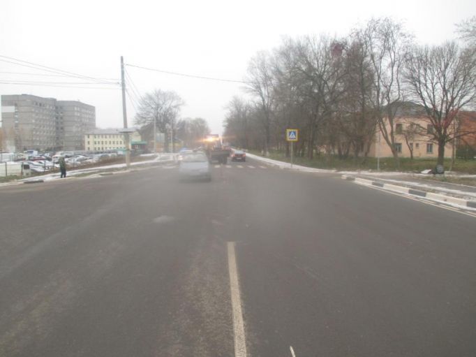 В Новомосковске иномарка сбила мужчину на тротуаре