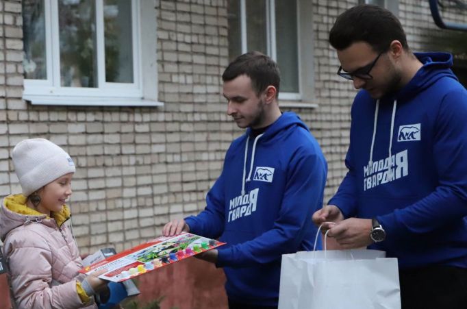Беженцы с Донбасса и дети участников СВО получат новогодние подарки от единороссов