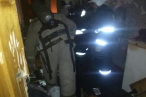 В Новомосковске вечером горела квартира, есть пострадавший .