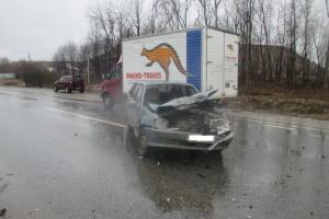 На трассе Тула-Новомосковск столкнулись две легковушки.