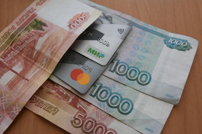 Мошенник украл 89 тыс. руб. у тулячки, которая хотела купить статуэтку