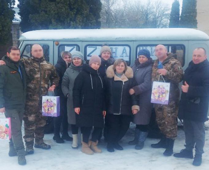 Жители поселка Молчаново отправили в зону СВО УАЗ, загруженный гуманитарной помощью