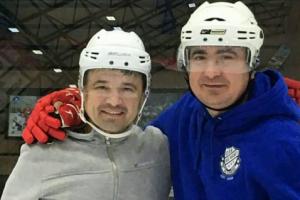 Алексей Дюмин сыграл в хоккей с Андреем Воробьевым.