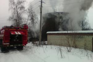В Веневском районе на территории бывшего спиртзавода горел резервуар с горючим .