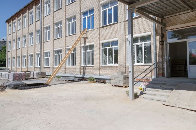 Более 1 млрд рублей направят на ремонт 18 школ в Тульской области