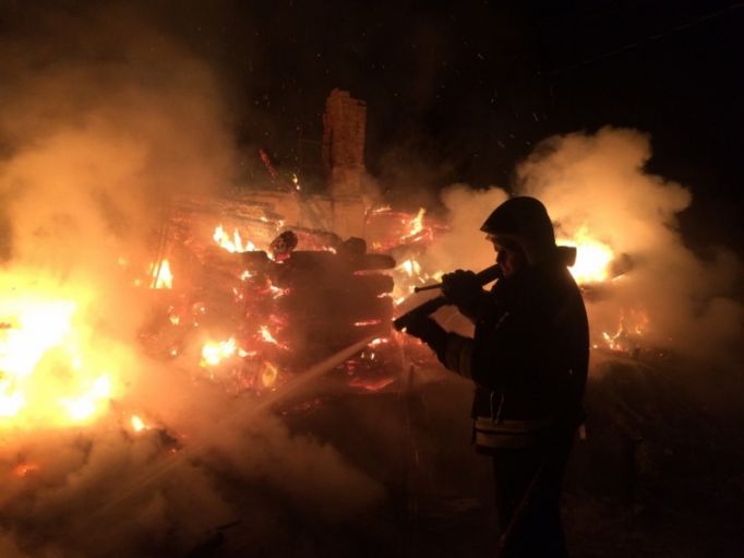 Ночью в Заокском районе сгорел дом 